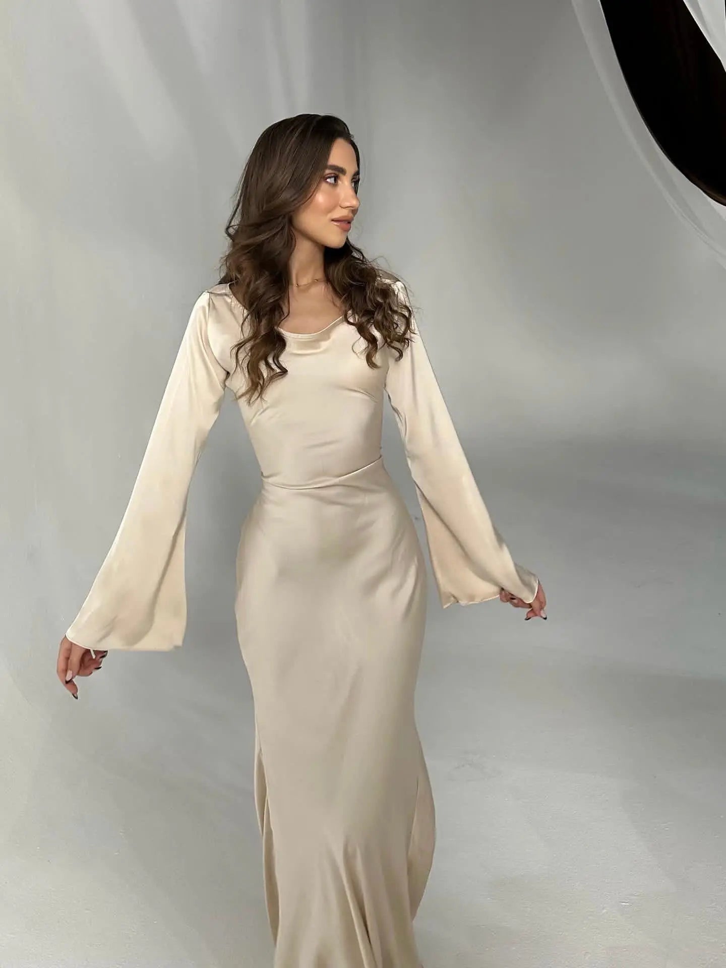 Leda | Elegant Women's Bell Sleeve Maxi Dress