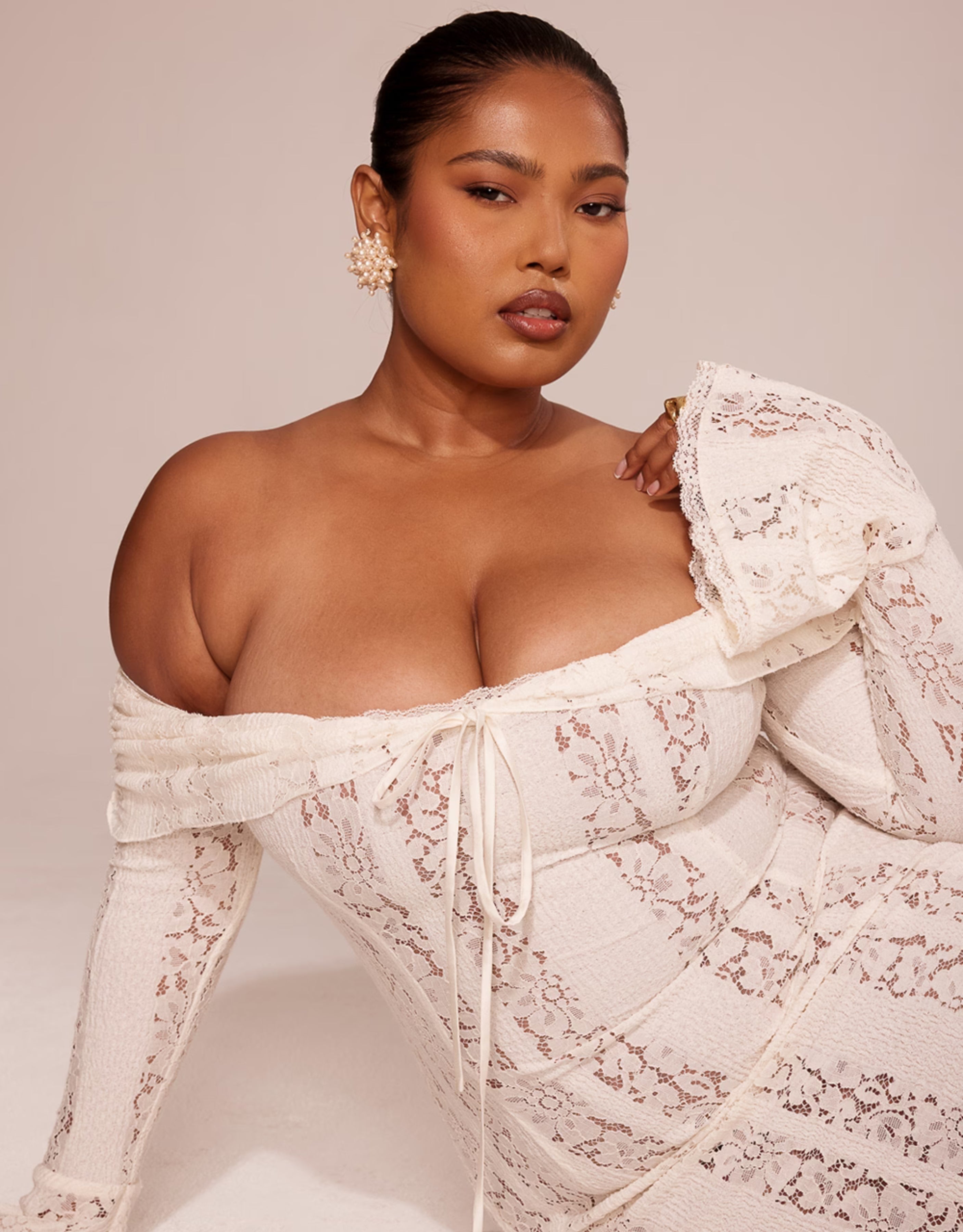 Erlinda Romantic Lace Off-Shoulder Women's Maxi Dress