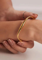 Lizeth | Elegant Gold-Tone Open Cuff Bracelet for Adults