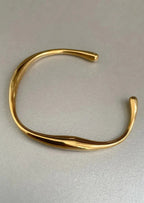 Lizeth | Elegant Gold-Tone Open Cuff Bracelet for Adults
